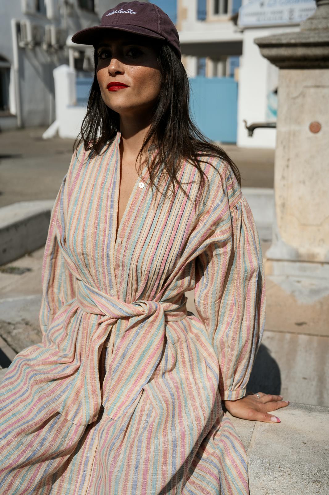 Atelier Rose — robe rayée pastel, ceinturée