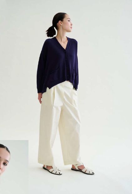 Floor — cardigan marine et pantalon écru