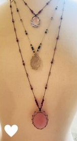 Rakhime — superposition de sautoirs pendentifs pierres